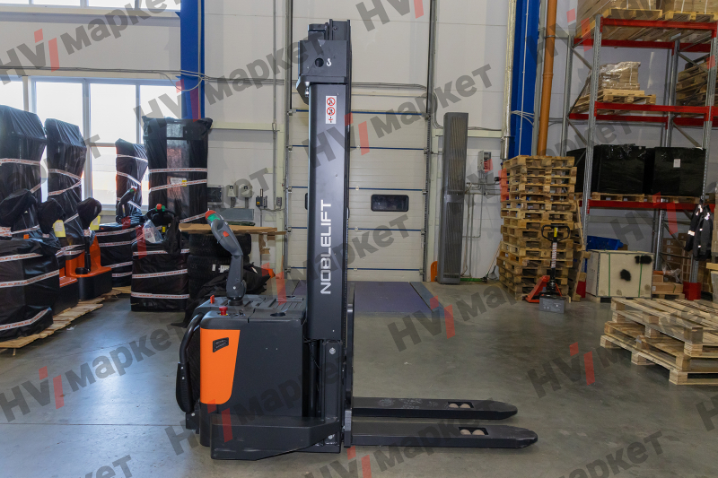 Самоходный штабелер PS15 Triplex mast (FFL, В-5000мм) HV Market