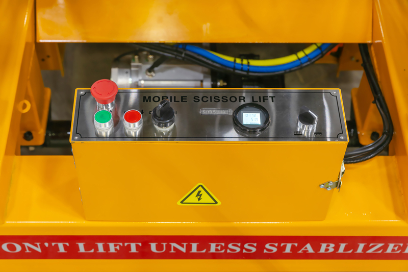 Подъемник ножничный самоходный SJY-0.3-13A (300 кг; 12,8 м) SMARTLIFT