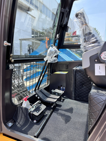 Мини-экскаватор QUADTRAC E28 PRO (2.8т, кабина, квикаплер, бур, 3 ковша, кондиционер, гидроприжим) HV Market