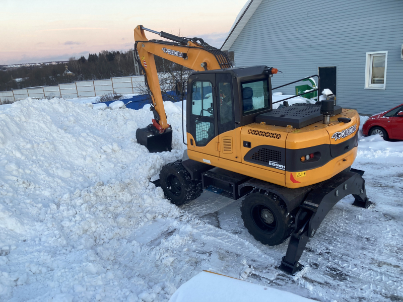 Мини-экскаватор QUADTRAC E130WH (12т, кабина, квикаплер, Желтый 2023 год)