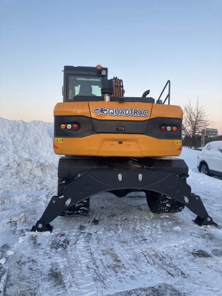 Мини-экскаватор QUADTRAC E130WH (12т, кабина, квикаплер, Желтый 2023 год)