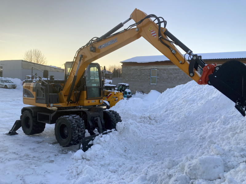 Мини-экскаватор QUADTRAC E130WH (12т, кабина, квикаплер, Желтый 2023 год)