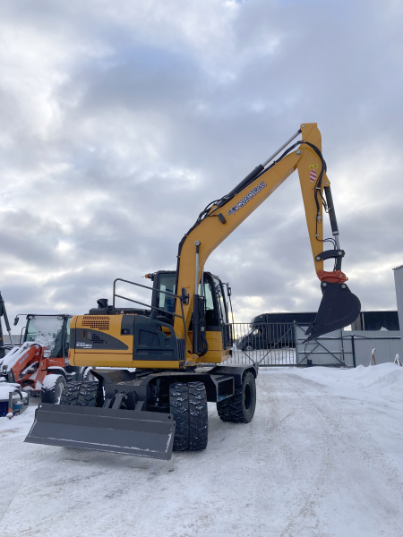 Мини-экскаватор QUADTRAC E130WH (12т, кабина, квикаплер)