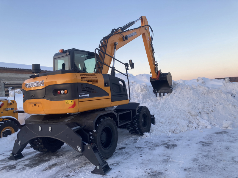 Мини-экскаватор QUADTRAC E130WH (12т, кабина, квикаплер)