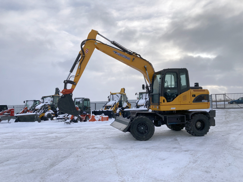 Мини-экскаватор QUADTRAC E130WH (12т, кабина, квикаплер)