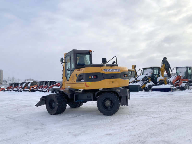 Мини-экскаватор QUADTRAC E130WH (12т, кабина, квикаплер)