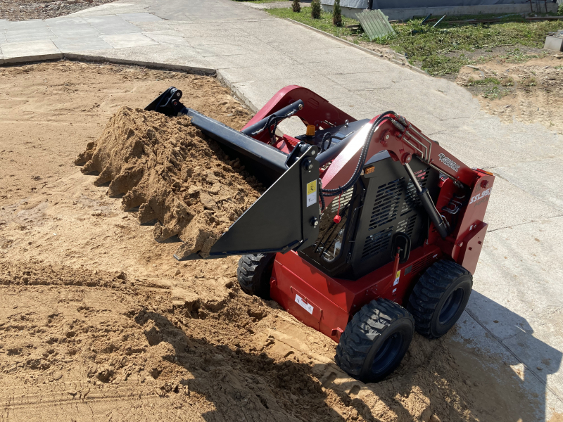 Мини-погрузчик QUADTRAC SSL95 MAX (950 кг кондиционер ковш 4-1)