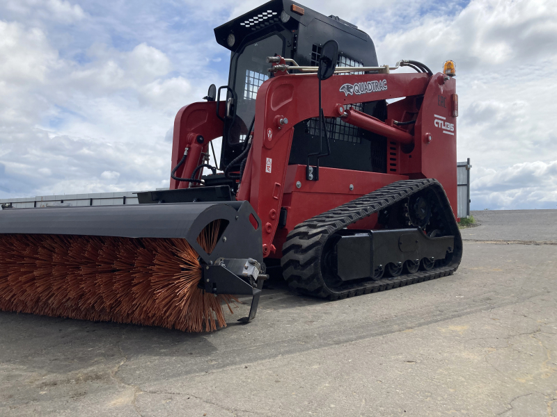 Мини-погрузчик QUADTRAC CTL135 (1300 кг (2023 г))