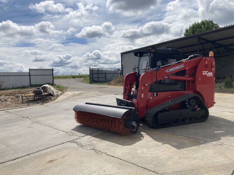 Мини-погрузчик QUADTRAC CTL135 (1300 кг (2023 г))