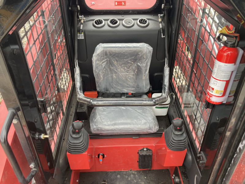 Мини-погрузчик QUADTRAC CTL135 (1300 кг (2024 г))