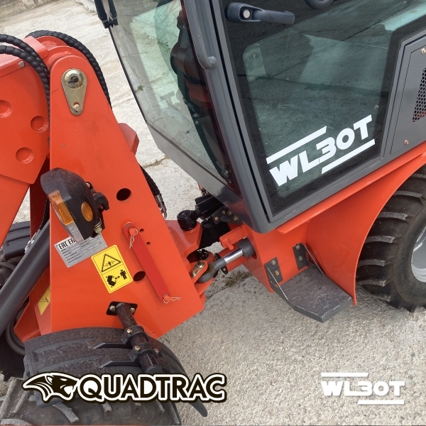 Мини-погрузчик QUADTRAC WL30T (600 кг, телескопическая стрела 3500 мм)