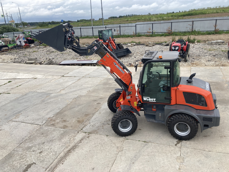 Мини-погрузчик QUADTRAC WL50T (1500 кг, 4500 мм)
