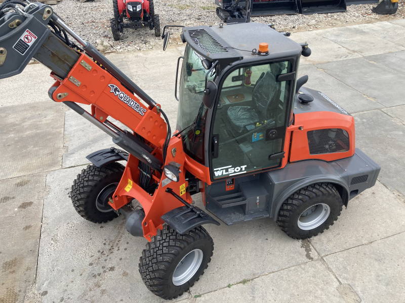 Мини-погрузчик QUADTRAC WL50T (1500 кг, 4500 мм)