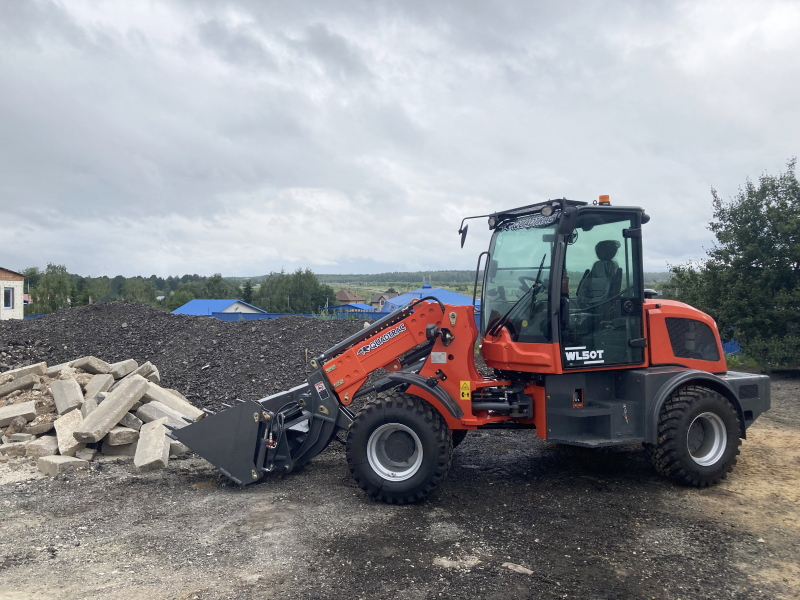 Мини-погрузчик QUADTRAC WL50T (1500 кг, 4500 мм)