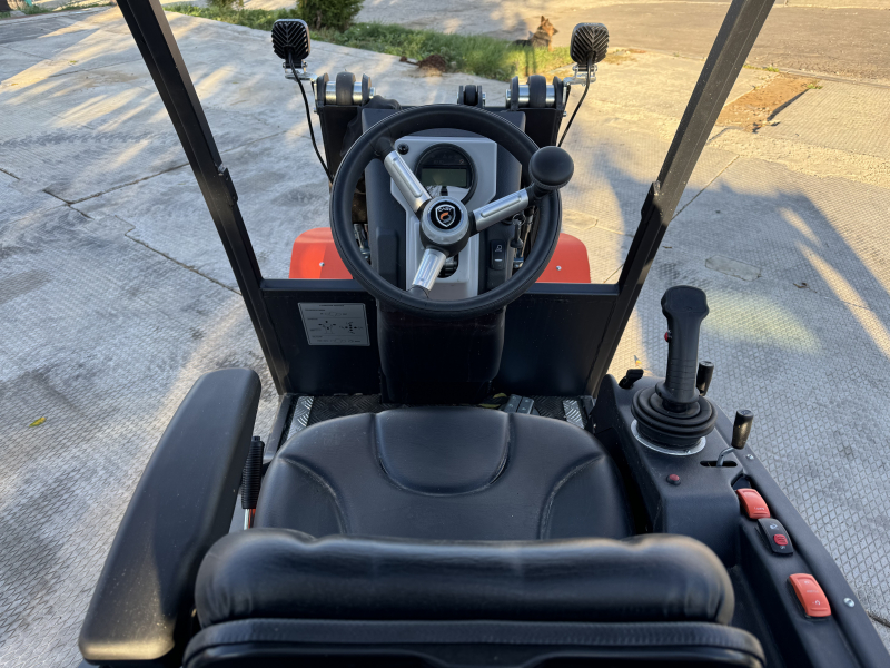 Мини-погрузчик CASTLOADERS 825D ИТАЛИЯ (Кабина LUXARY)