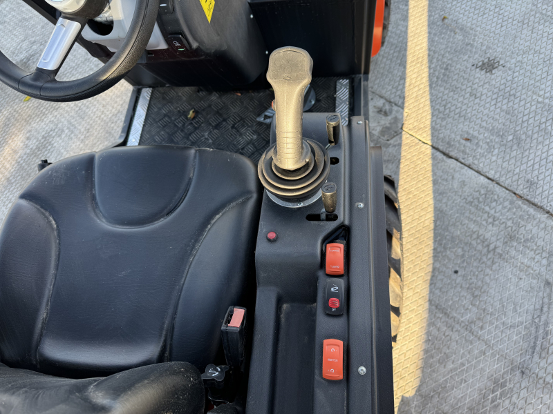 Мини-погрузчик CASTLOADERS 825D ИТАЛИЯ (Кабина LUXARY)