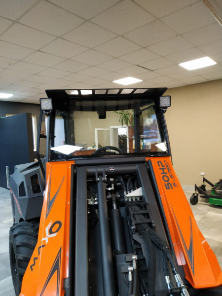 Мини-погрузчик CASTLOADERS MAXO 50 (Газонные шины)