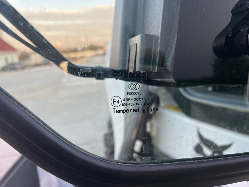 Мини-погрузчик BOBCAT S530 (Г/п 860 кг)